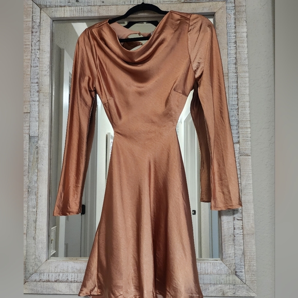 Selfie Leslie Northern Lights Long Sleeve Open Back Satin Mini Dress Bronze - Picture 7 of 9